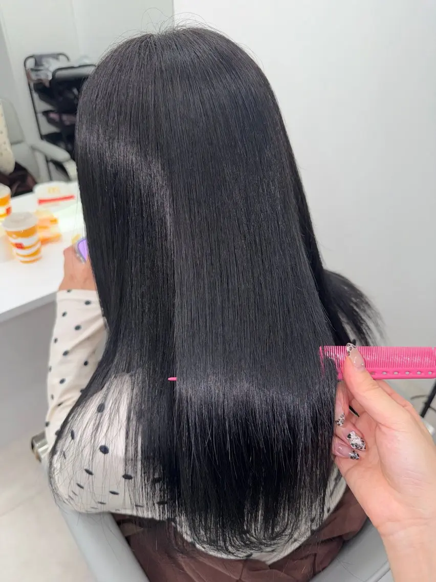 ロング ヘアカラー 結城 虹心のヘアスタイル