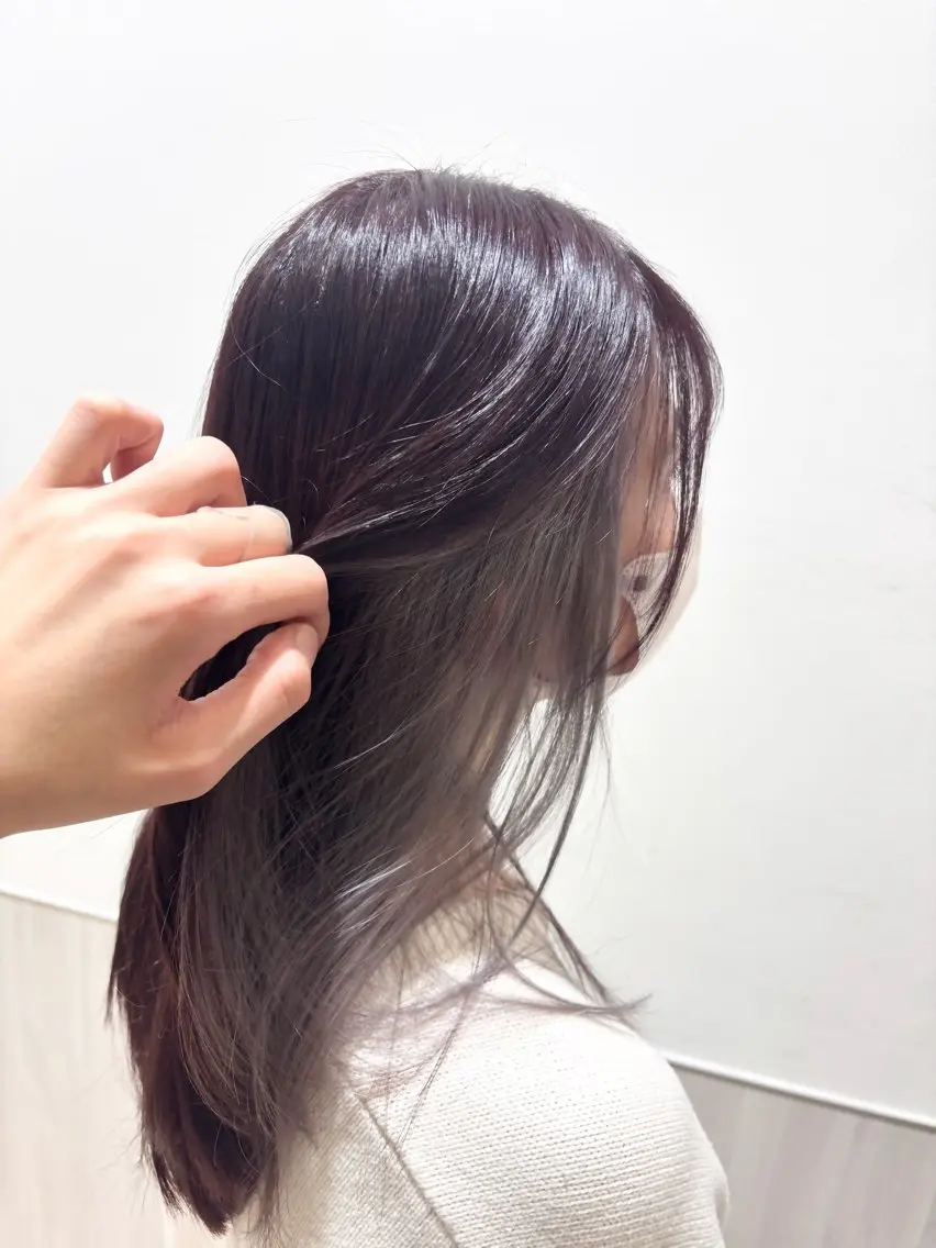 ロング カラー ブリーチ デザインカラー ラベンダーカラー ブリーチなしカラー シルバー 野口 実優のヘアスタイル