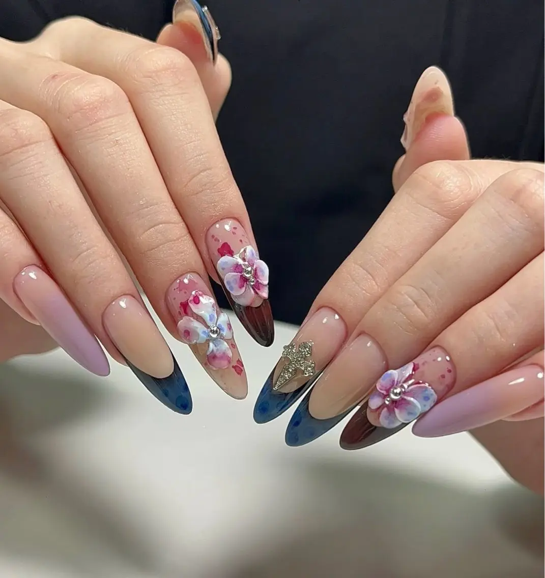 ネイル オーロラネイル ブラウン フラッシュネイル フラワーネイル ホログラムネイル ハンドネイル Rin Nail 新大久保店のネイルデザイン