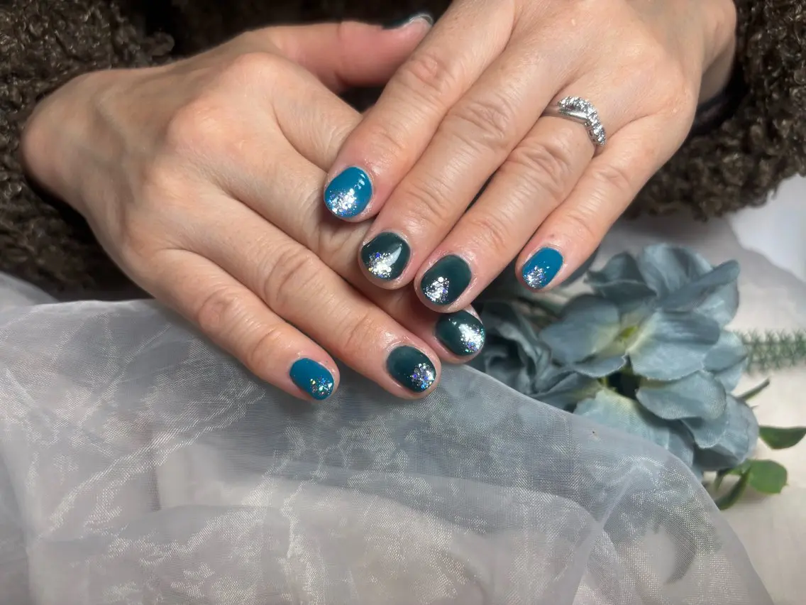 ネイル グリーン キラキラネイル saya M🌸💅✨のマツエク・マツパデザイン