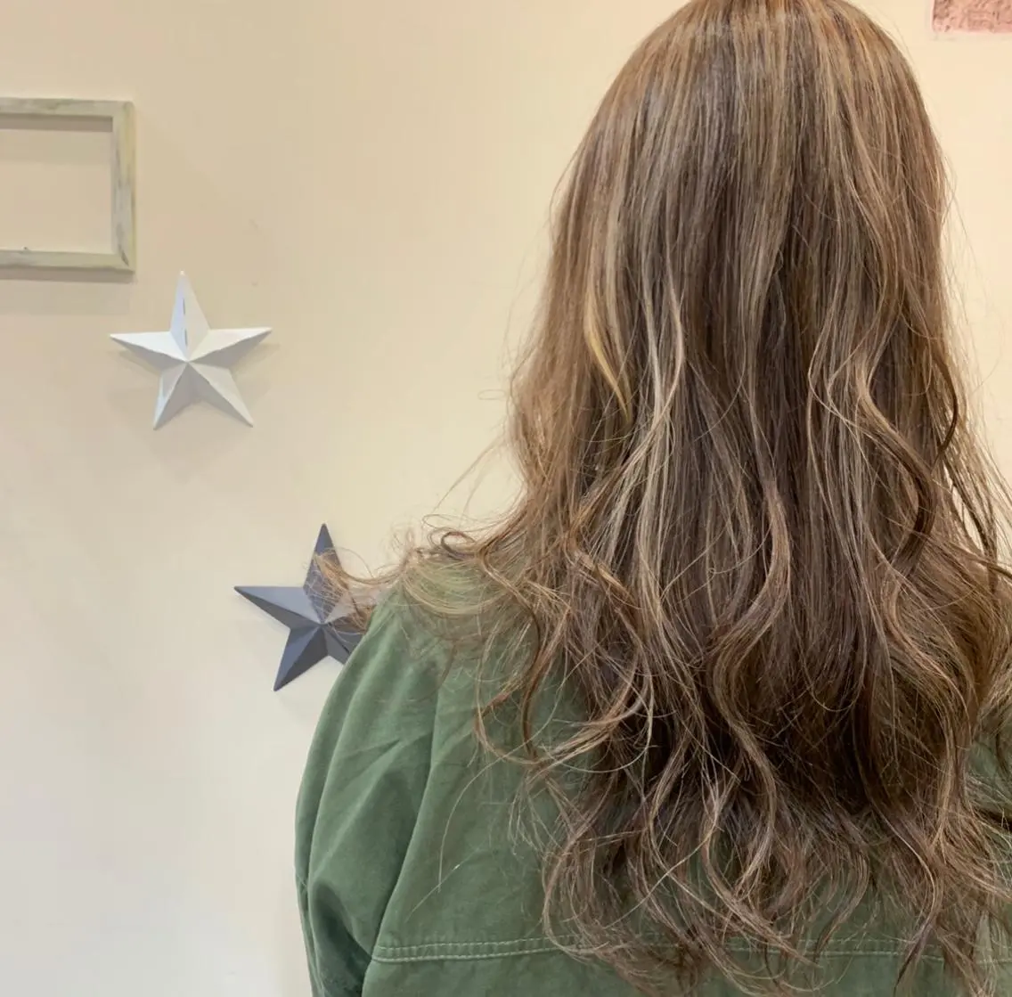 カラー 石田 佳恋のヘアスタイル