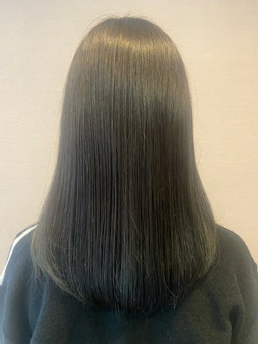 ロング カラー 黒髪 ブルーカラー ブルーブラック 都甲 純花のヘアスタイル