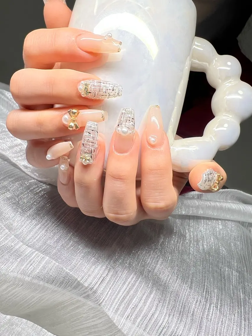 ネイル オーロラネイル チークネイル 長さ出し フットネイル フレンチネイル ハンドネイル Lee Nailsのネイルデザイン