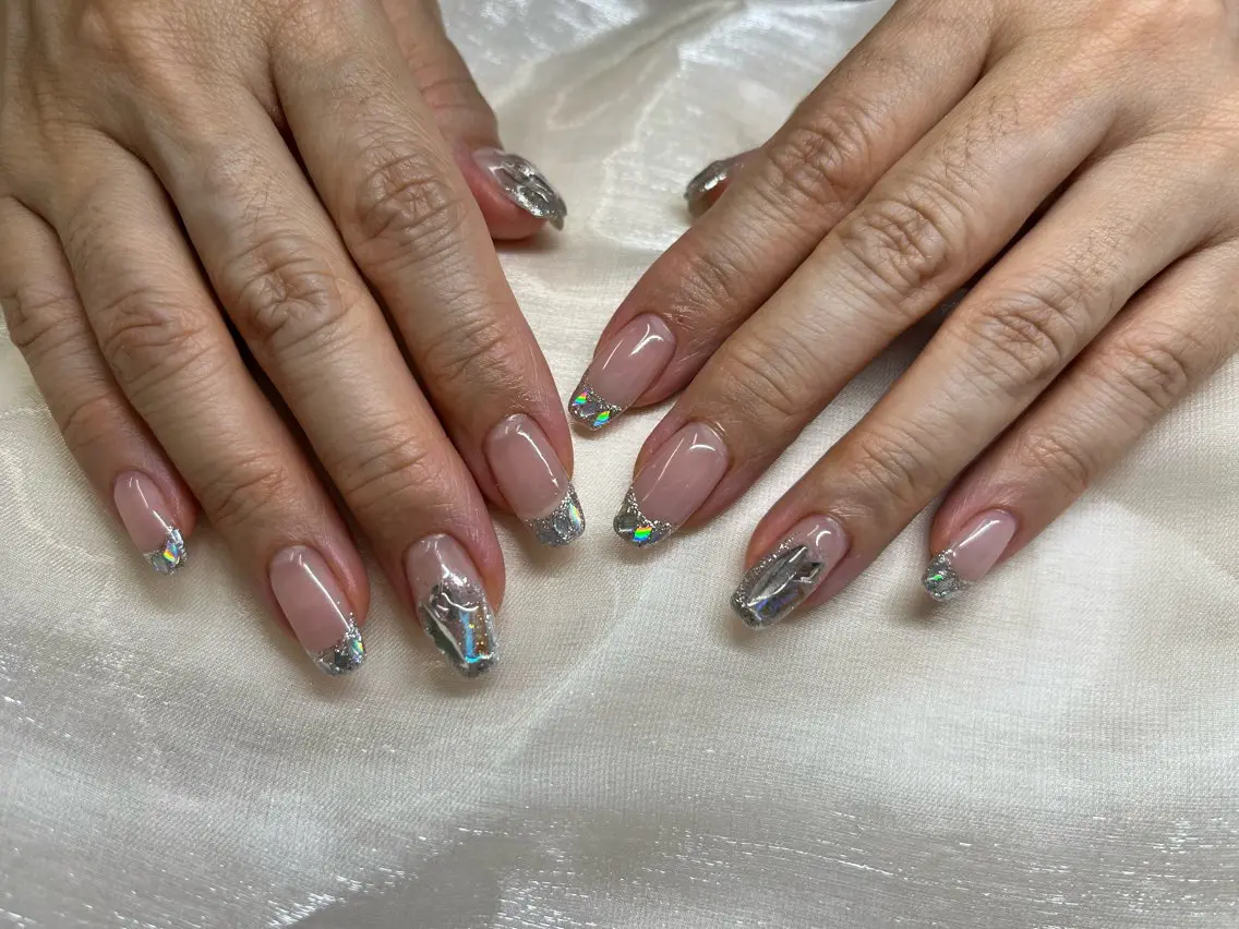 ネイル フレンチネイル ガラスフレンチ Romosa Nailのネイルデザイン