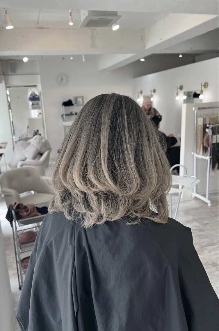 ミディアム カラー バレイヤージュ グレージュ レイヤーカット 指名数No.1 /NAOYAのヘアスタイル