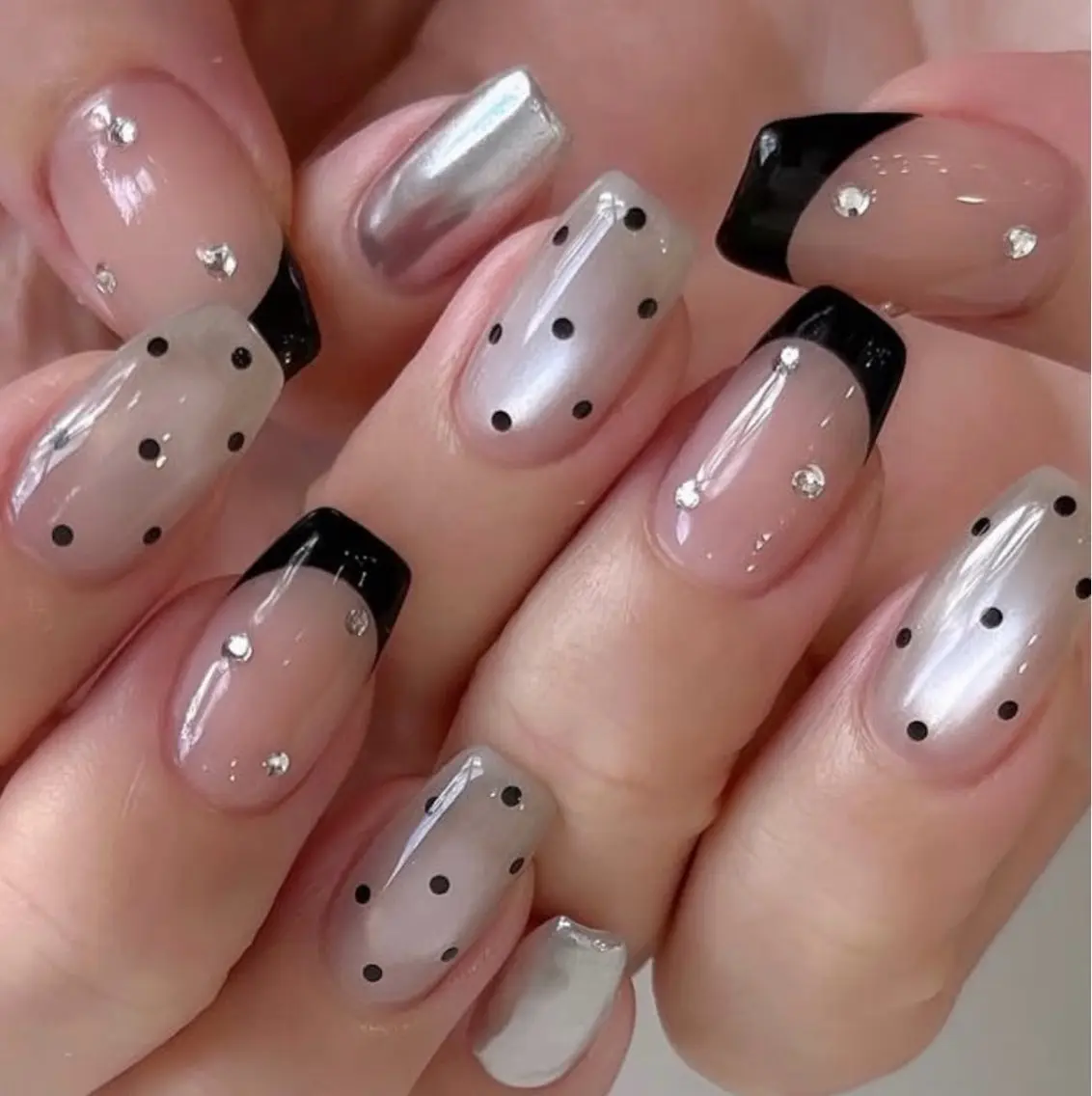 ネイル フットネイル フレンチネイル ジェルネイル ガラスフレンチ キラキラネイル Queeens nailのネイルデザイン