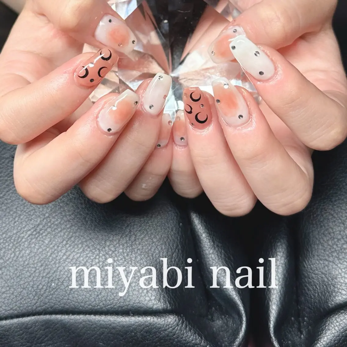 ネイル アートネイル チークネイル 持ち込み ストーンネイル 夏ネイル ハンドネイル miyabi nail 桂川駅近くのネイルデザイン