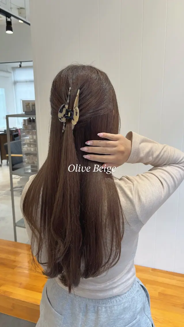 ロング カラー カット ヘアカラー Hana 🩰のヘアスタイル