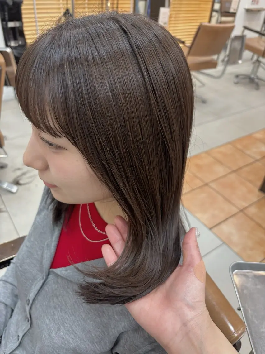 ミディアム カラー ショコラグレージュ グレージュ レイヤーカット カット ヘアカラー 頭皮×髪質改善 透明感カラー💎中村のヘアスタイル