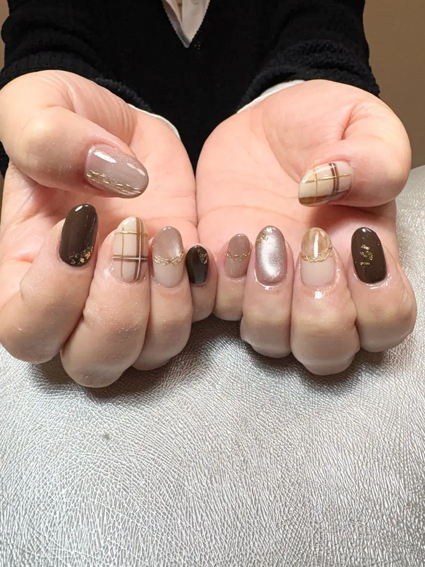 ネイル ブラウン マグネットネイル ミラーネイル シンプルネイル ハンドネイル ✨韓国✨nail salonLumieのネイルデザイン
