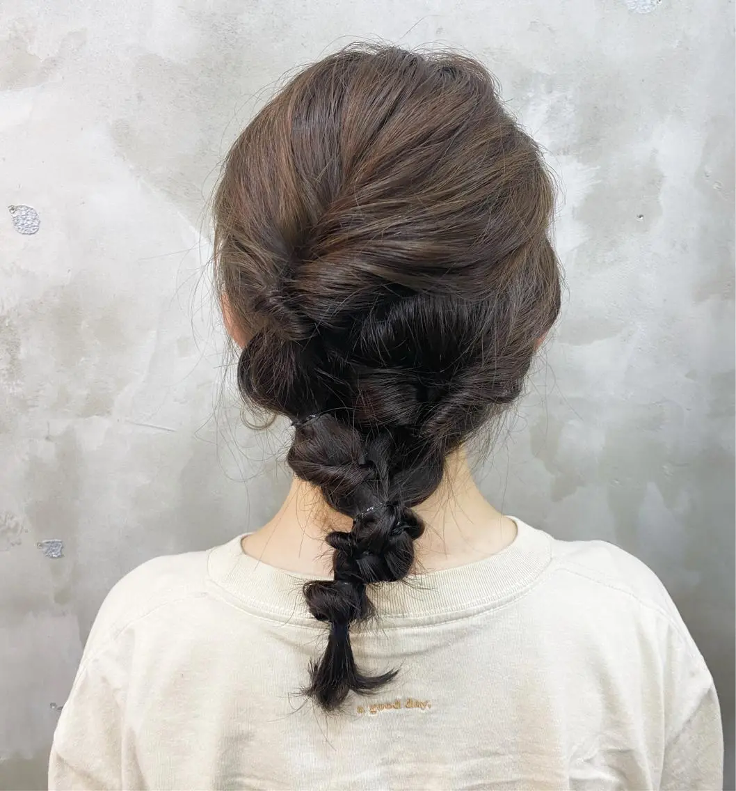 セミロング カラー ヘアアレンジ オリーブカラー 志賀 あずみのヘアスタイル