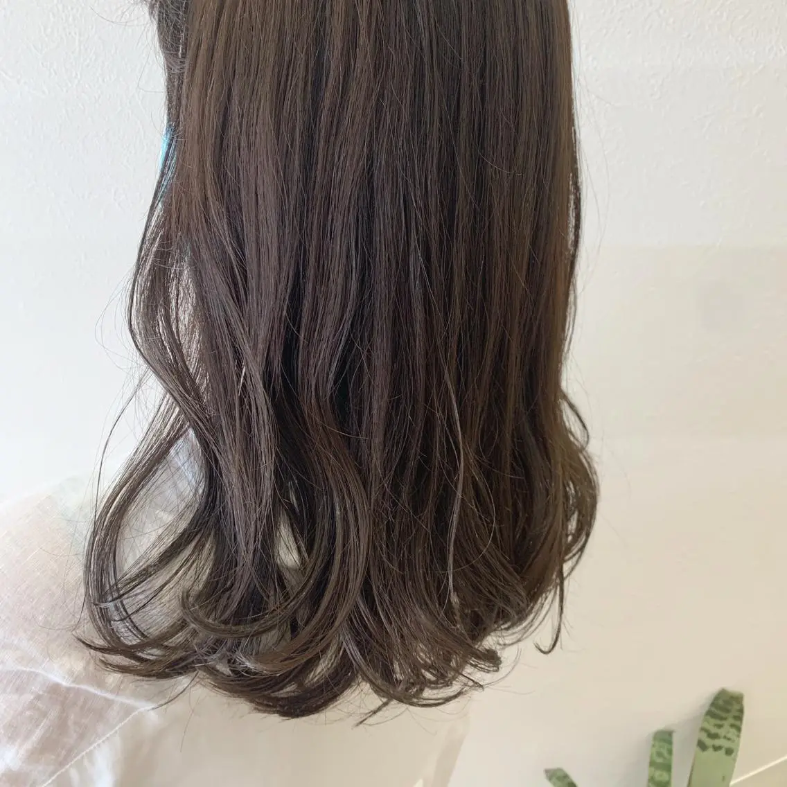セミロング カラー ブリーチ ブルーカラー ブルージュ 透明感カラー ブリーチなしカラー hubhair レイヤー/透明感のヘアスタイル