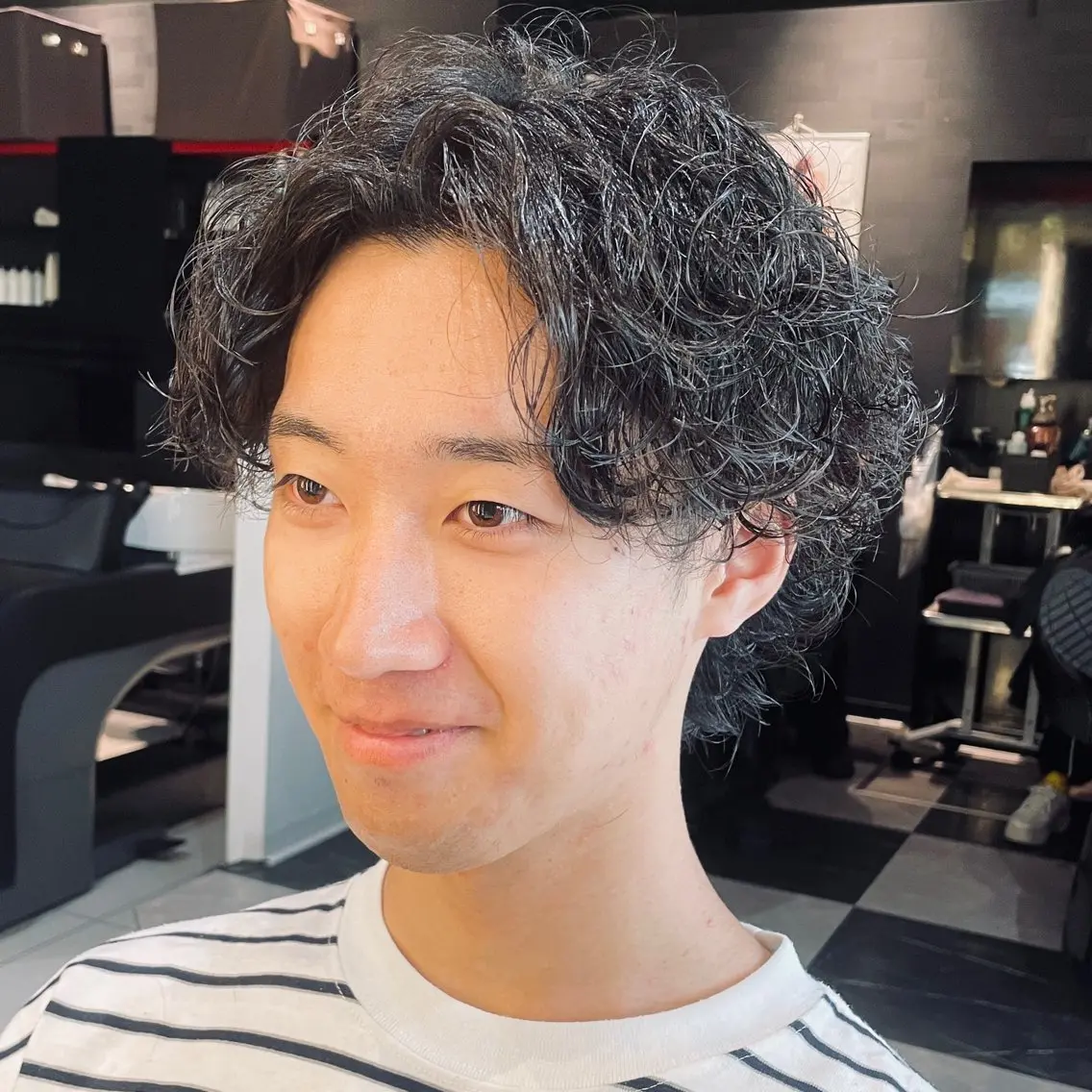 ショート パーマ メンズ メンズパーマ 波巻きパーマ カット パーマ メンズヘア特化 崎田 成人のヘアスタイル