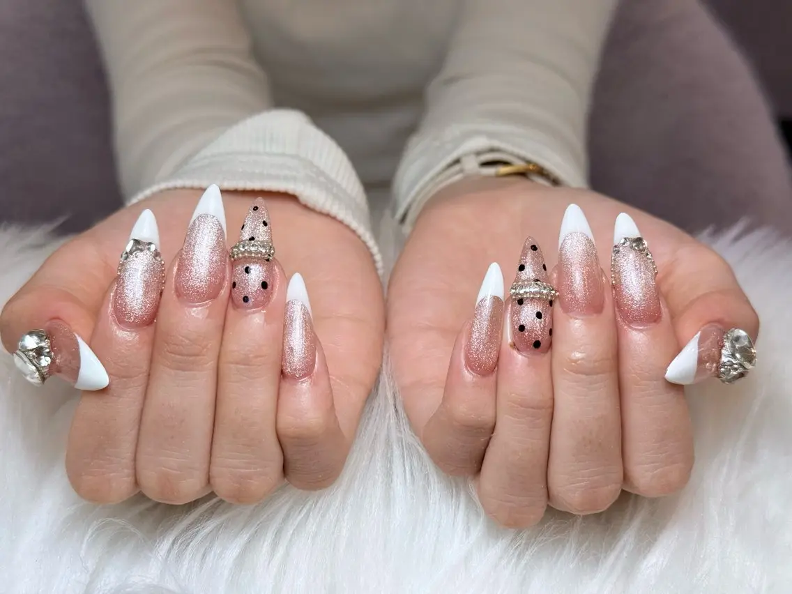 ネイル フレンチネイル ジェルネイル ガーリー 韓国ネイル ロングネイル ハンドネイル タオ チャンのネイルデザイン