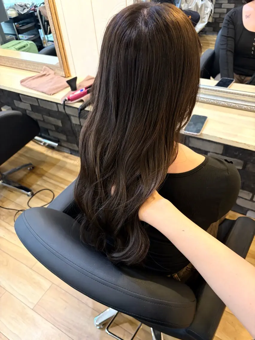 ロング カラー グレージュ ミルクティーグレージュ カット ヘアカラー koki/ 透明感カラーのヘアスタイル
