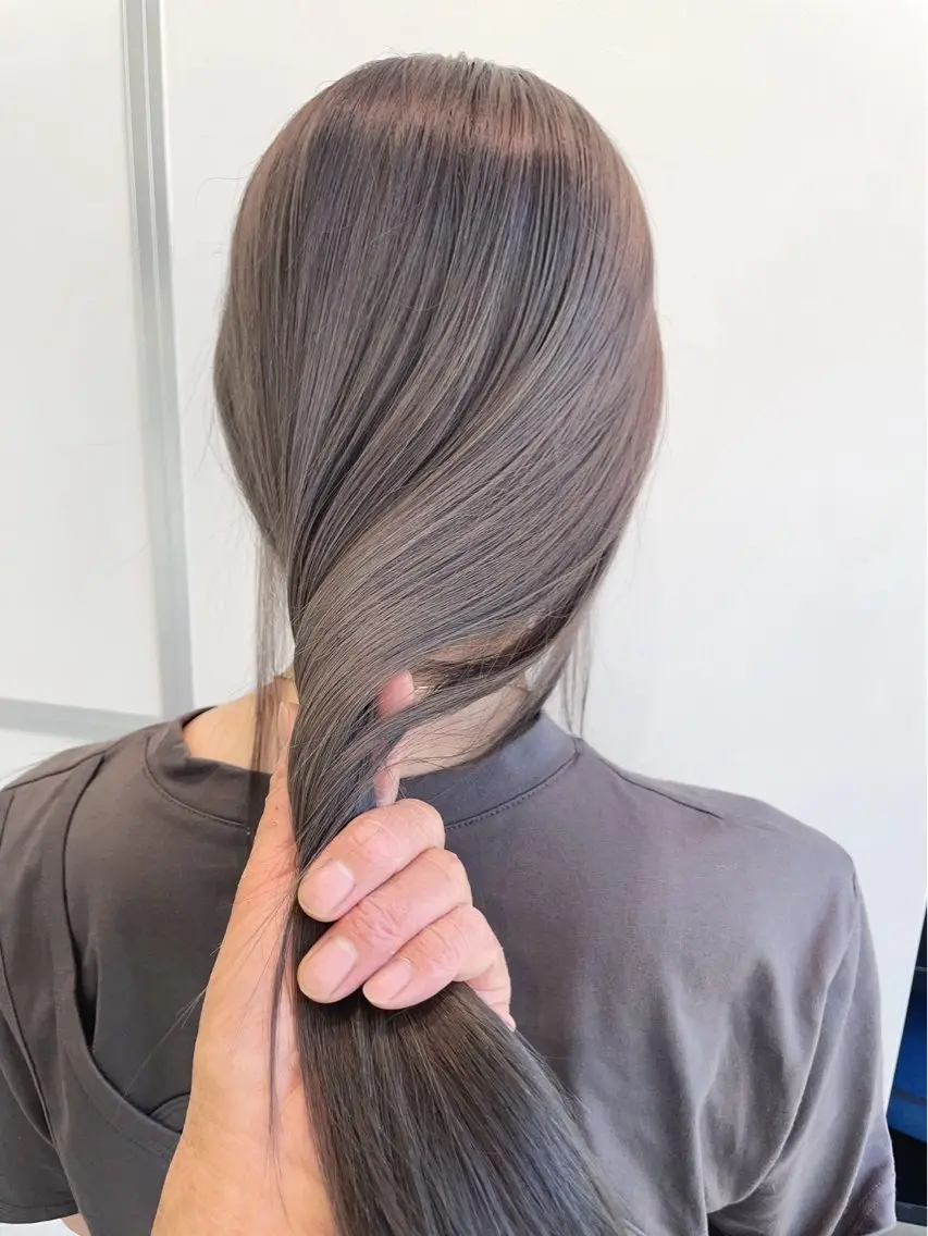 ロング ヘアカラー カラー/ダブルカラー グレイカラー椿こはなのヘアスタイル