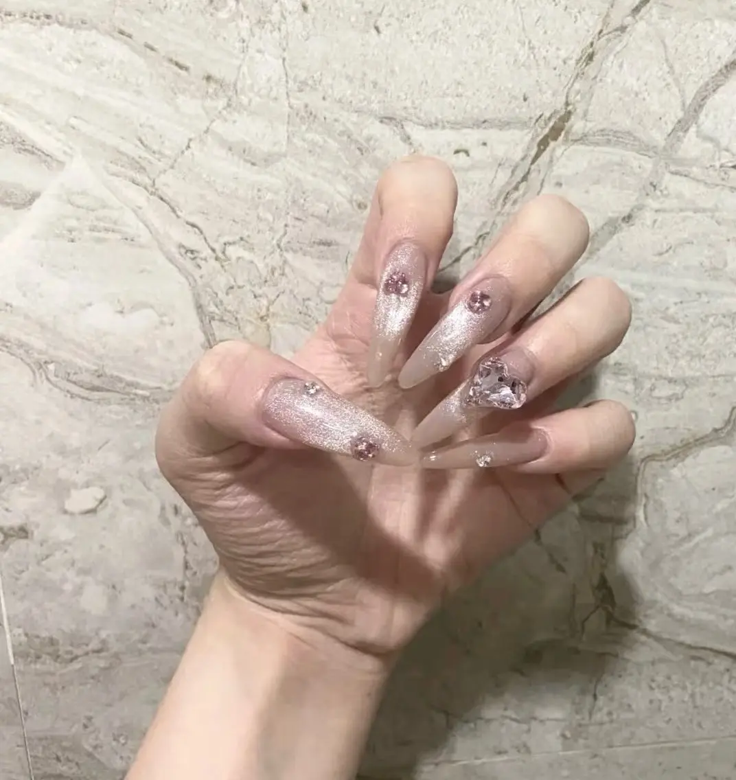ネイル 高木 維麗絲のネイルデザイン