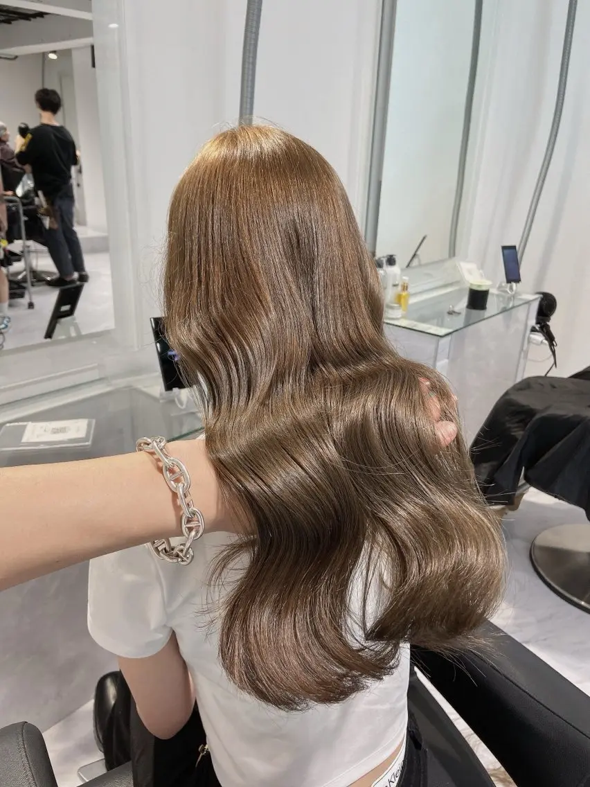 セミロング カラー センターパート特化 井上健太のヘアスタイル