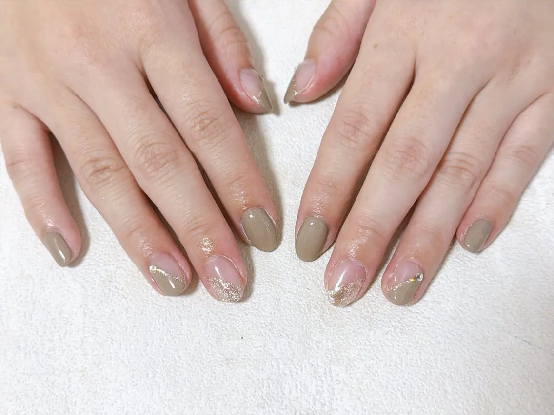 ネイル オーロラネイル フットネイル フレンチネイル ジェルネイル マグネットネイル ハンドネイル mogunail &blowのネイルデザイン
