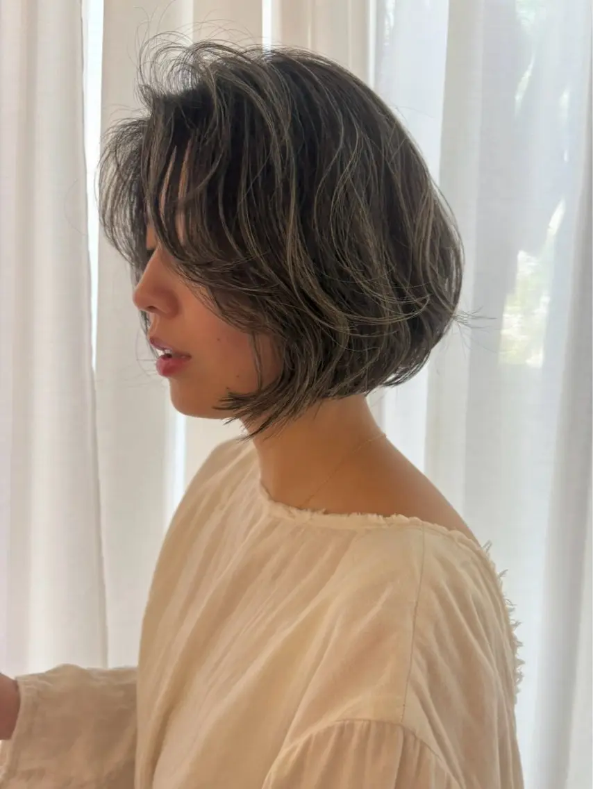 ショート ハイライト カット ヘアカラー トリートメント 早稲田 千尋のヘアスタイル