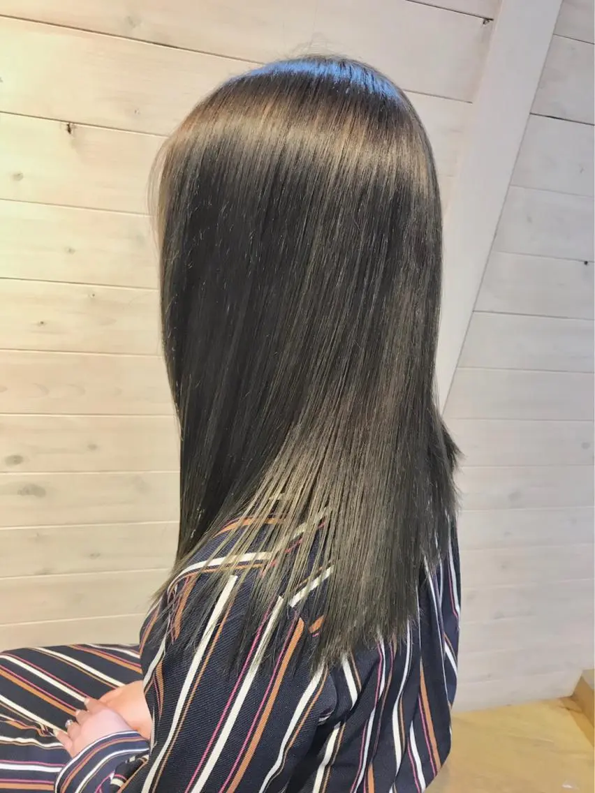 艶髪縮毛矯正+カット+ライトトリートメントの写真