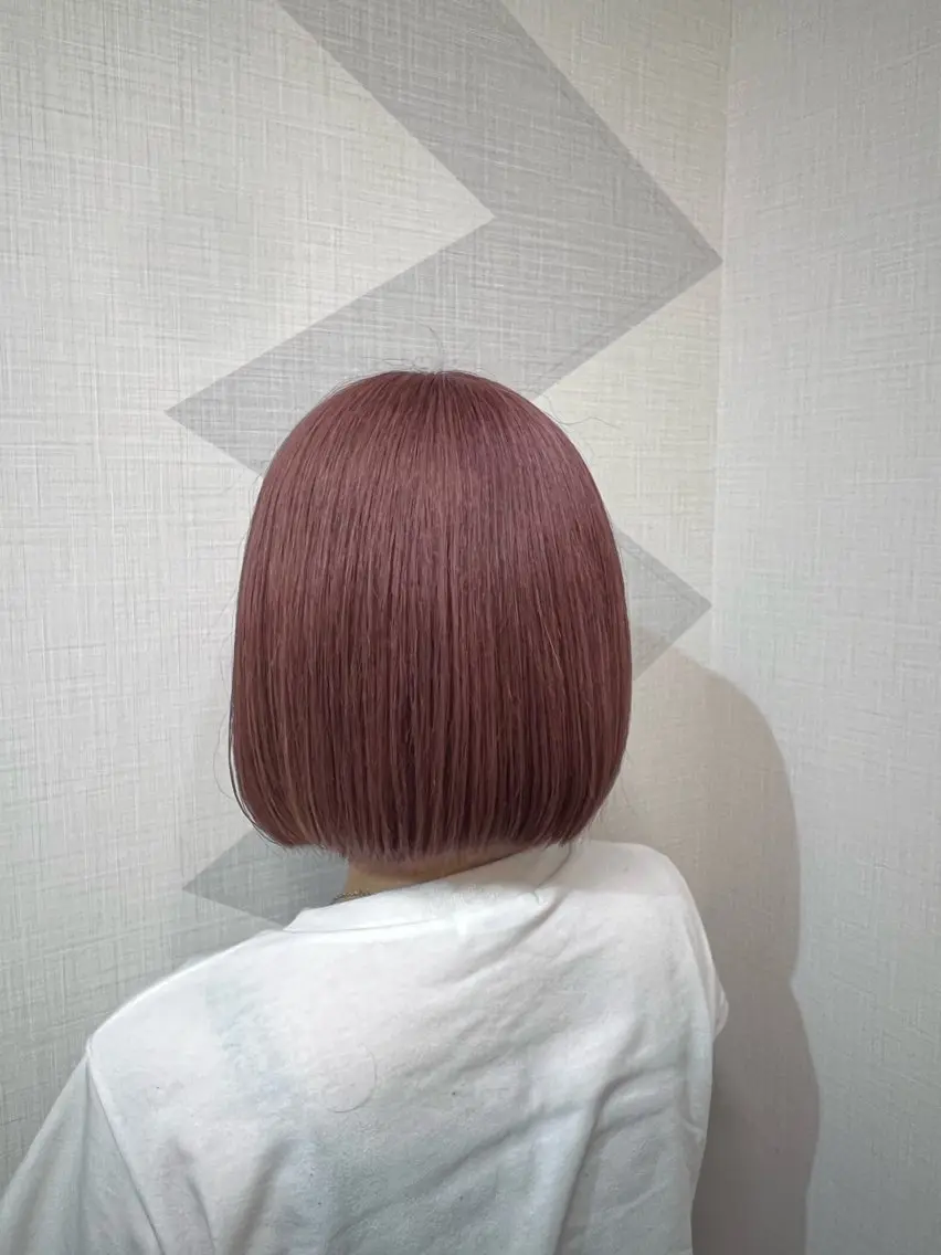 ショート カラー ベージュカラー ブリーチ ハイトーンカラー ピンクカラー ピンクベージュ ヘアカラー 吉野 瑳桜のヘアスタイル