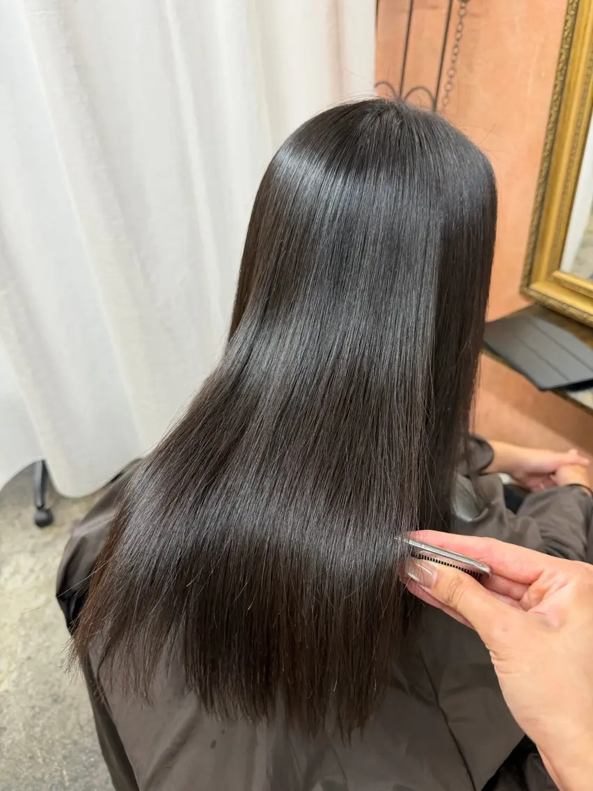 セミロング 縮毛矯正 ともざねゆか UniQ/岡山駅のヘアスタイル
