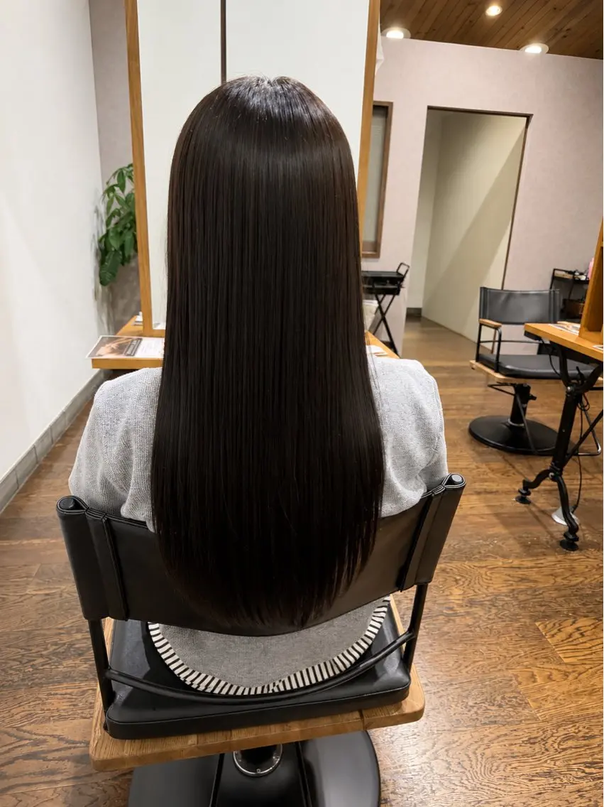 ロング カラー 黒髪 ブルーカラー ブルーブラック ヘアカラー 纐纈 佳乃のヘアスタイル