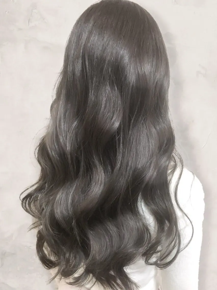 ロング カラー 山越 綾乃のヘアスタイル
