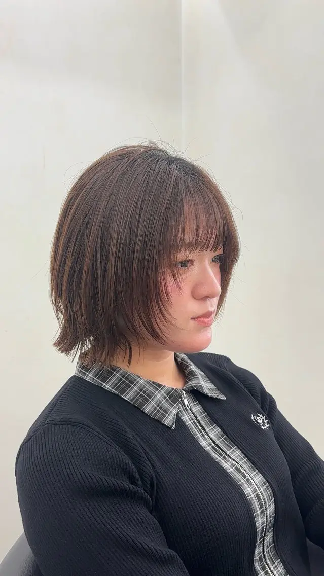 ミディアム レイヤー・カット モデル・透明感カラーのヘアスタイル