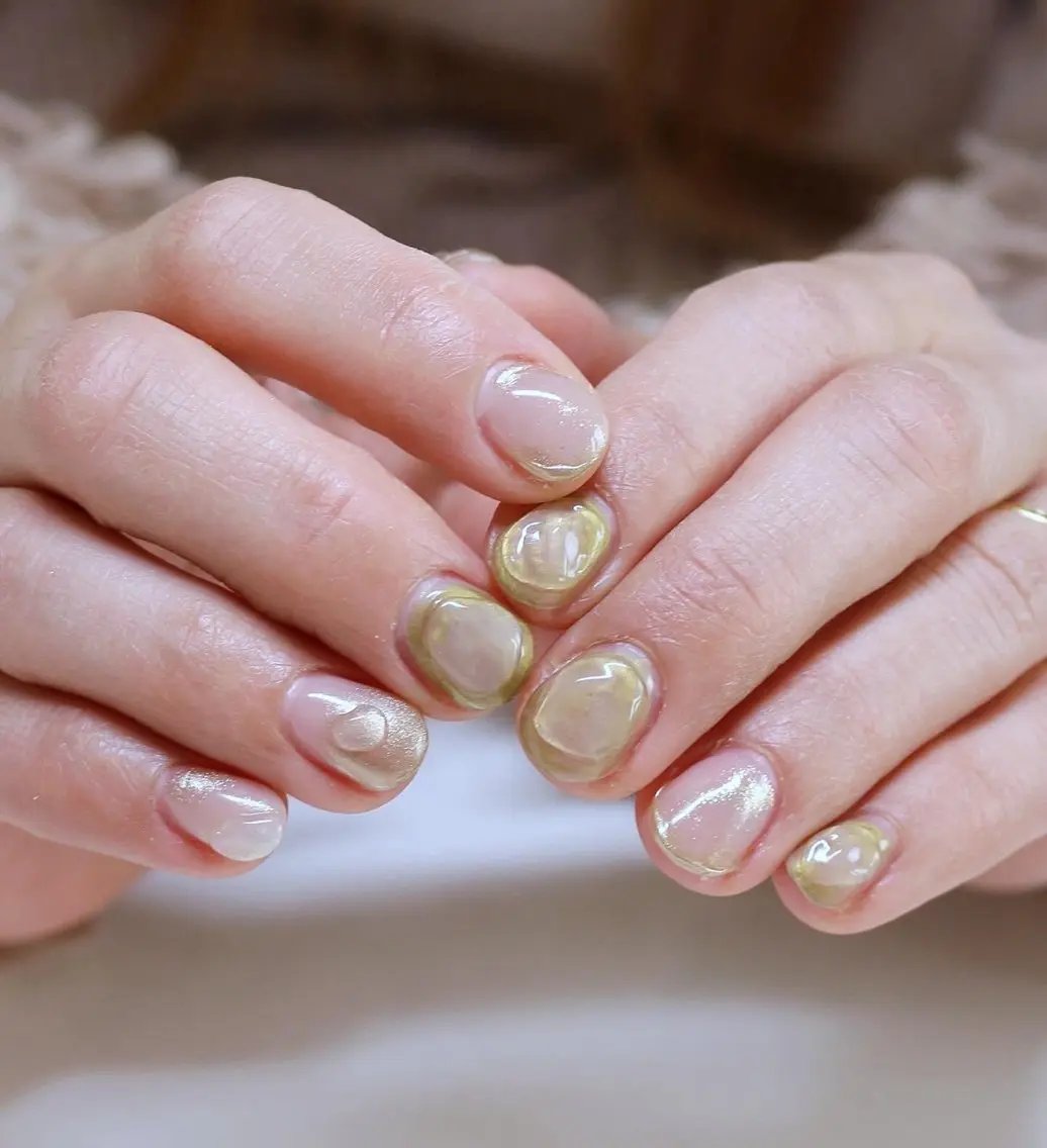 ネイル ゴールド ニュアンスネイル ホワイト ハンドネイル Baku Nailsのネイルデザイン