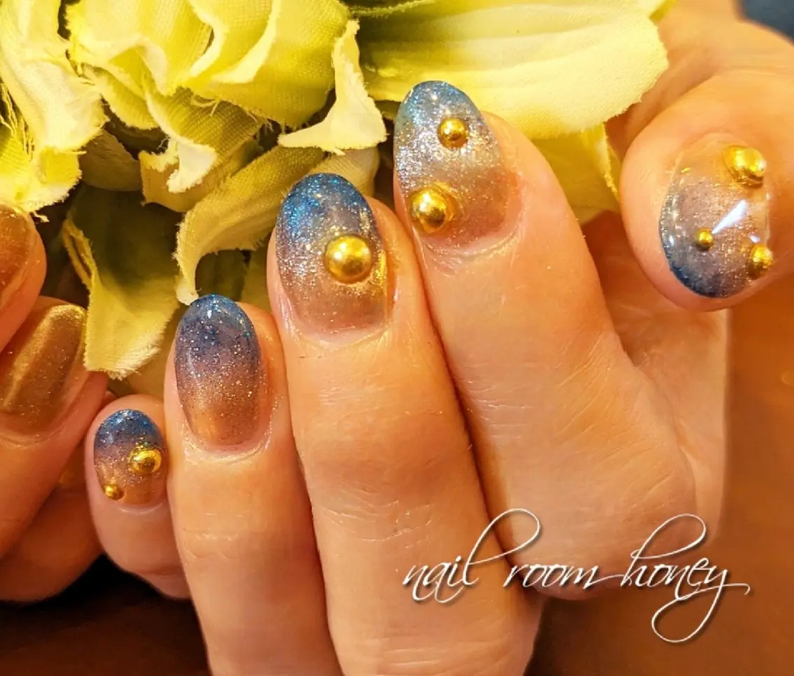 ネイル ゴールド キラキラネイル マグネットネイル ミラーネイル ネイビー nail room  honeyのネイルデザイン