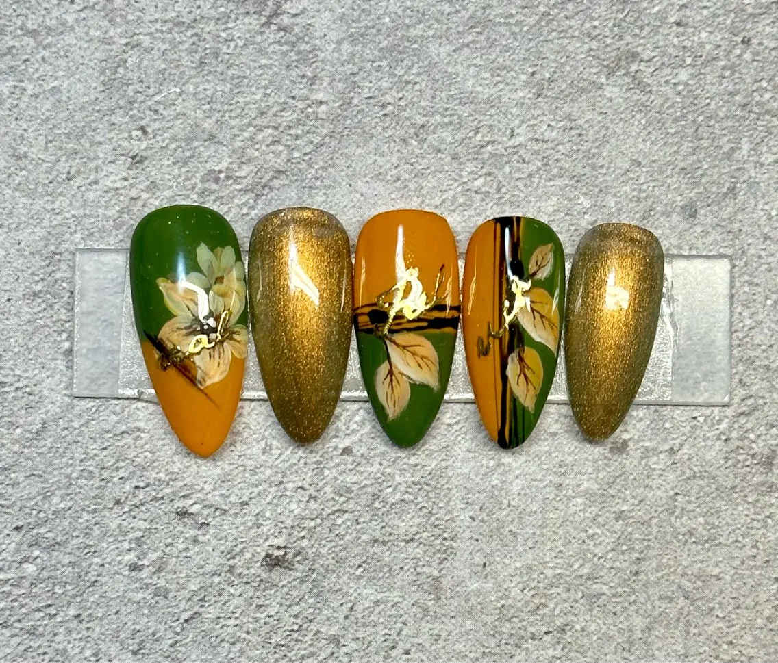 ネイル アートネイル マグネットネイル ミラーネイル ニュアンスネイル Mai’s nailのネイルデザイン