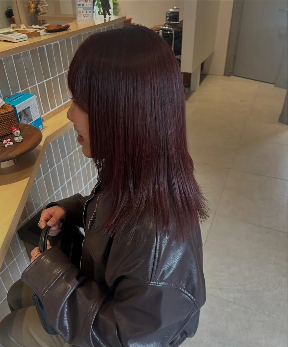 セミロング カラー ブリーチ ブリーチなしカラー レッドカラー 仁木 彩奈のヘアスタイル