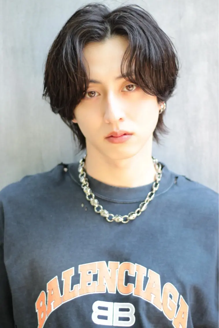 ショート カラー パーマ ヘアアレンジ メンズ メンズブリーチ センターパート メンズハイライト メンズハイトーン マッシュ スパイキー/フェザー /波巻き/かいとのヘアスタイル