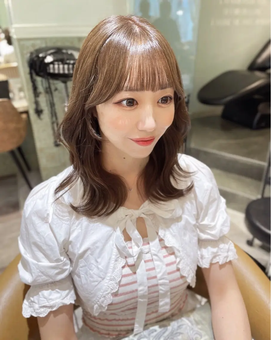 ミディアム カラー ベージュカラー 黒髪 ブリーチ ブルーカラー ブルーブラック カット ヘアカラー トリートメント 木屋元一/透明感 /前髪/レイヤーのヘアスタイル