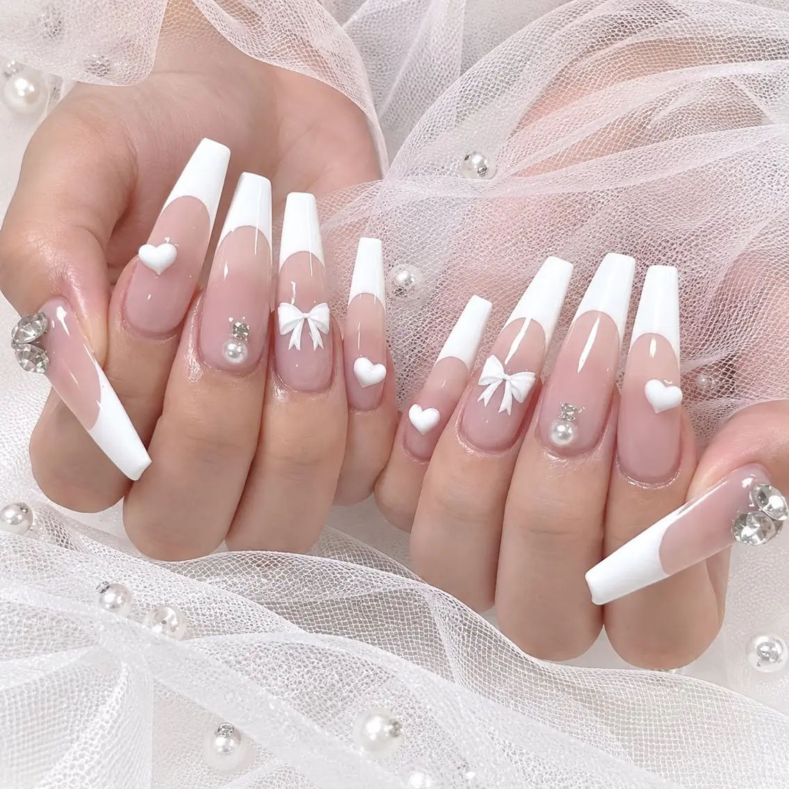 ネイル フレンチネイル ハンドネイル AUREA Nail 心斎橋店のネイルデザイン