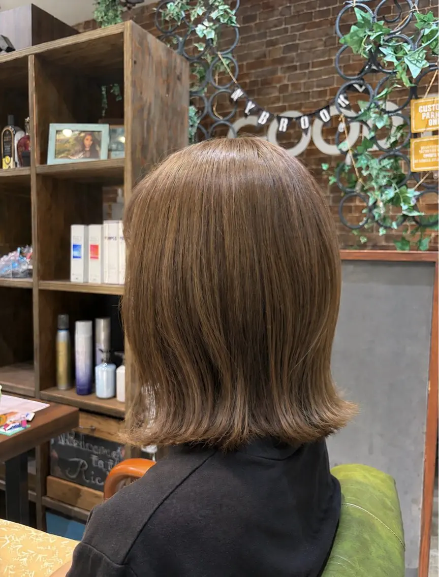 ミディアム カラー ベージュカラー ブリーチ ブリーチなしカラー オリーブベージュ カット ヘアカラー トリートメント カットカラーモデル /募集中🩵かれんのヘアスタイル