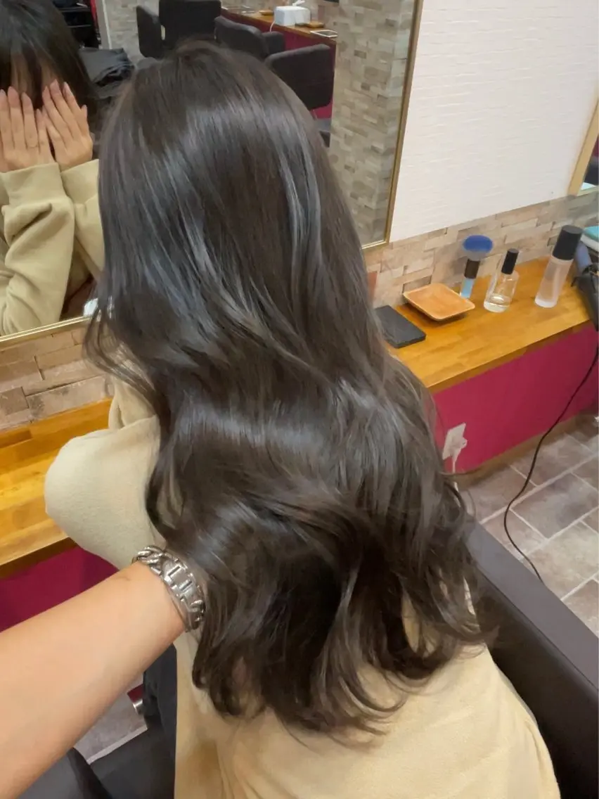 ロング カラー ブリーチ ダークグレー ダークグレージュ グレージュ ヘアカラー YUI/ ブリーチカラー🌷のヘアスタイル