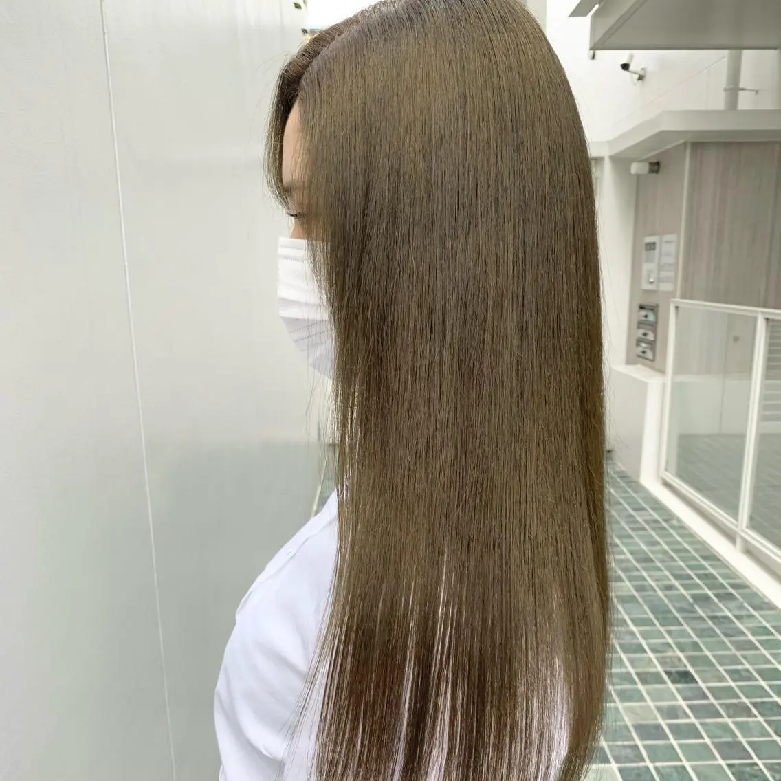 ロング カラー ベージュカラー ブリーチ イヤリングカラー ハイライトカラー イルミナカラー マンツーマン×半個室 まちだきょうすけのヘアスタイル