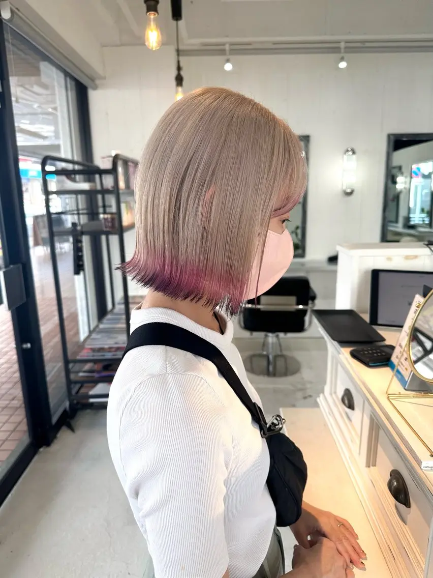 カラー 🩵HOLLY🩵 ブリーチ🩵カレンのヘアスタイル