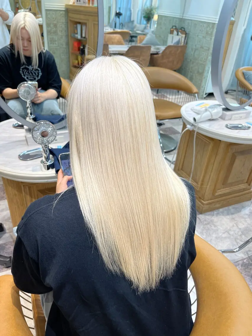 ロング ボブ ハイライト 髪質改善 ヘアカラー 栄ハイトーン/ ベージュカラー中園薪のヘアスタイル