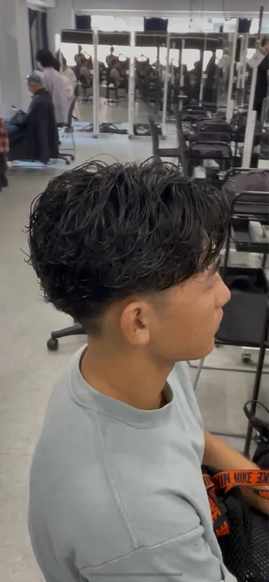 パーマ メンズ センターパート メンズハイライト メンズメッシュ マッシュ メンズパーマ カット パーマ ヘアセット 波巻き/サーフカール 🌊吉野裕稀のヘアスタイル