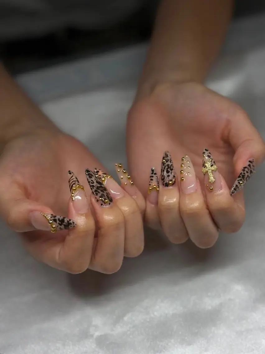 ネイル オーロラネイル 氷ネイル・うるうるネイル 韓国ネイル 水色 夏ネイル ハンドネイル kirakime nailのネイルデザイン
