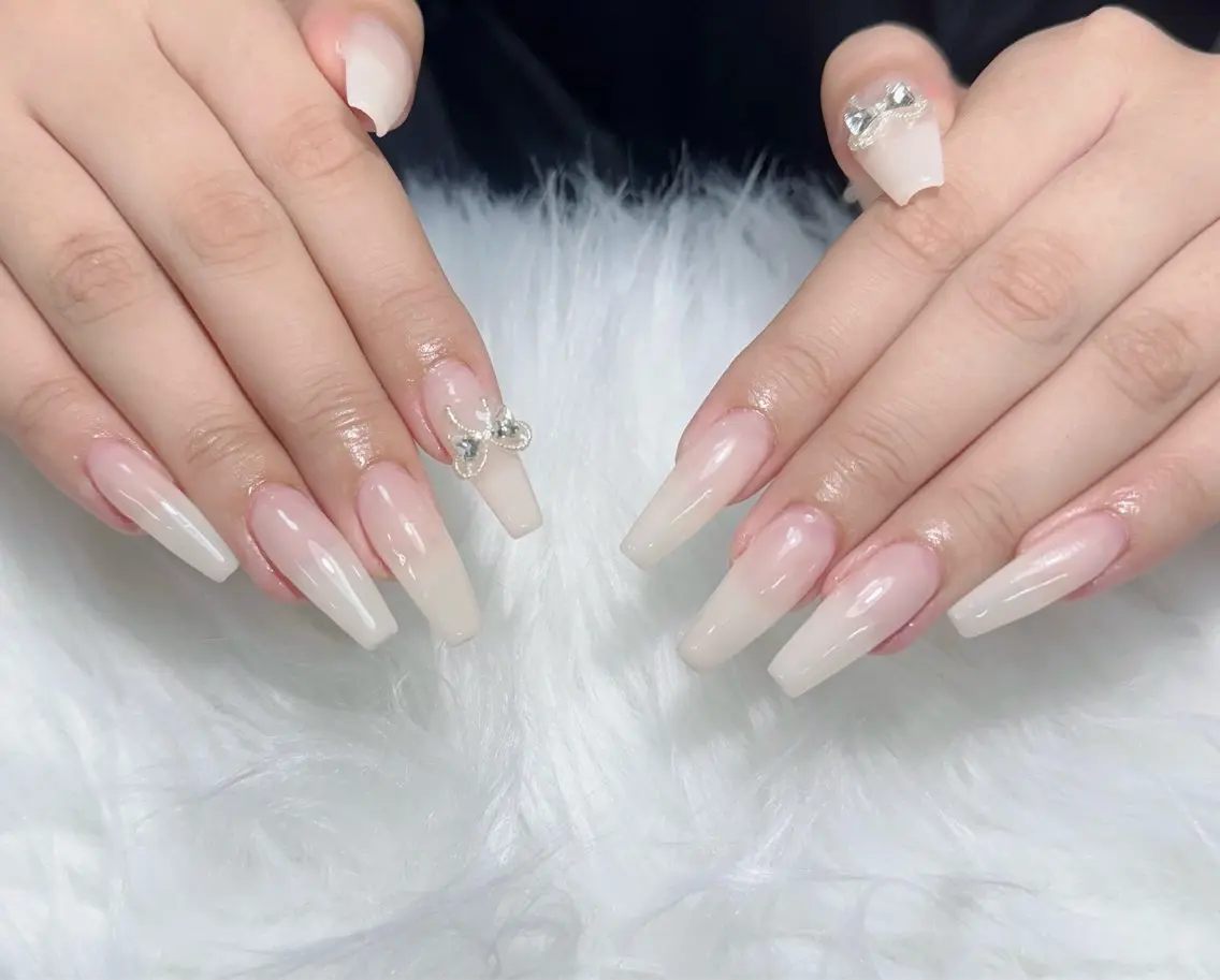 ネイル チークネイル 長さ出し フラッシュネイル フレンチネイル グラデーション ハンドネイル Lenie Nail Salonのネイルデザイン