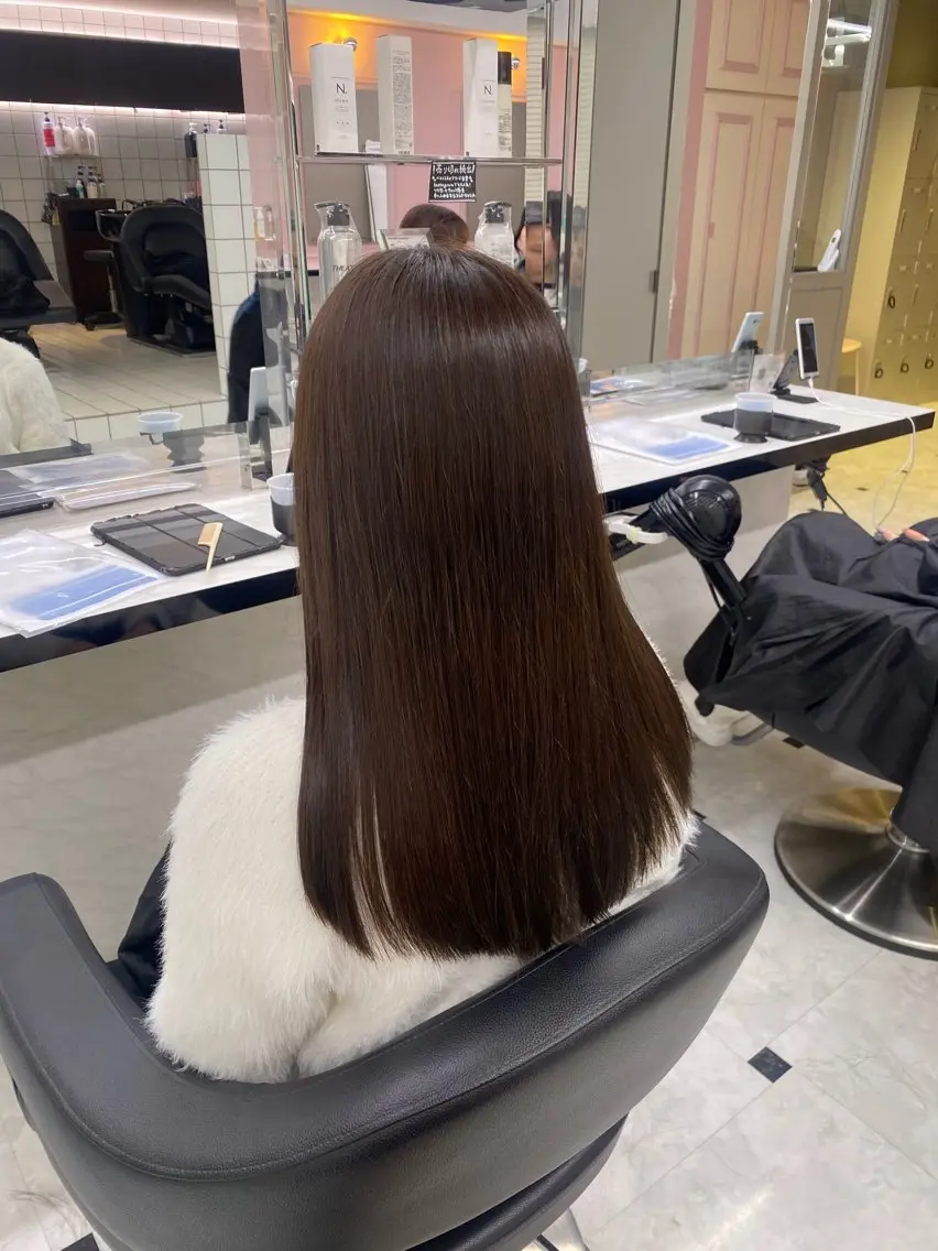 セミロング カラー ベージュカラー オリーブベージュ 透明感ベージュカラー 🪞上野🪞AIのヘアスタイル