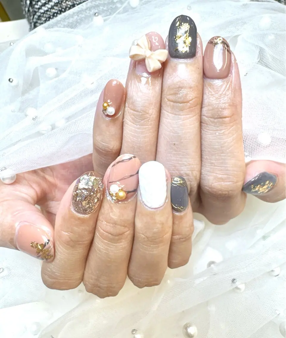 ネイル 成人式 フレンチネイル ジェルネイル ガラスフレンチ キラキラネイル ハンドネイル Queeens nailのネイルデザイン