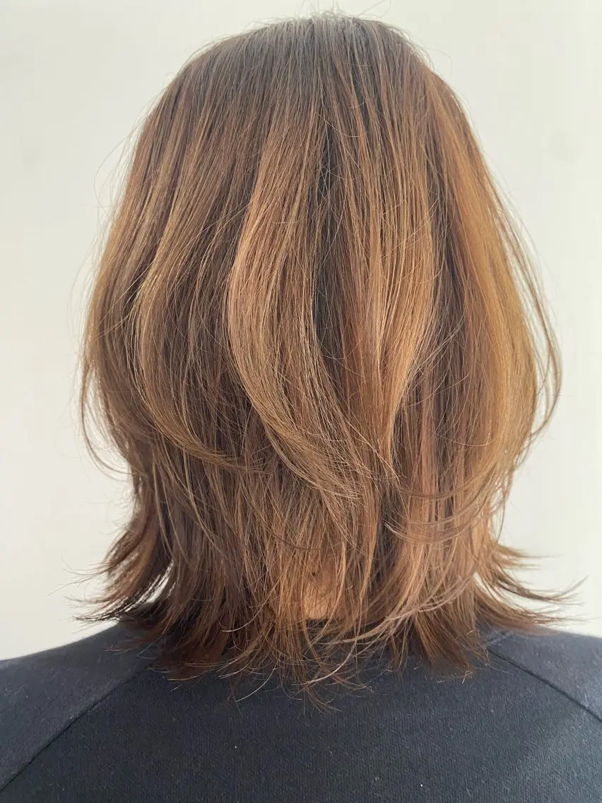 ミディアム ハイライト ウルフカット neu. reinaのヘアスタイル