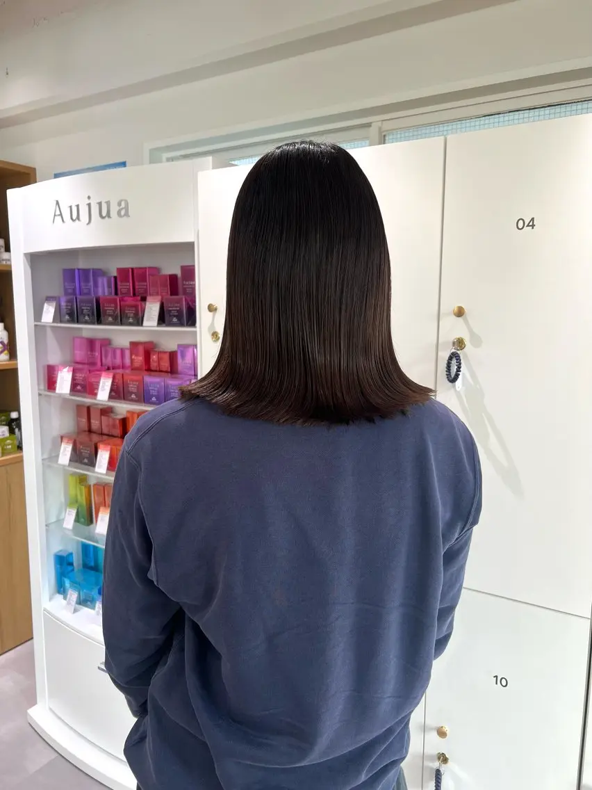 ミディアム カット 艶ベージュ/オリーブ カラー🫒airiのヘアスタイル