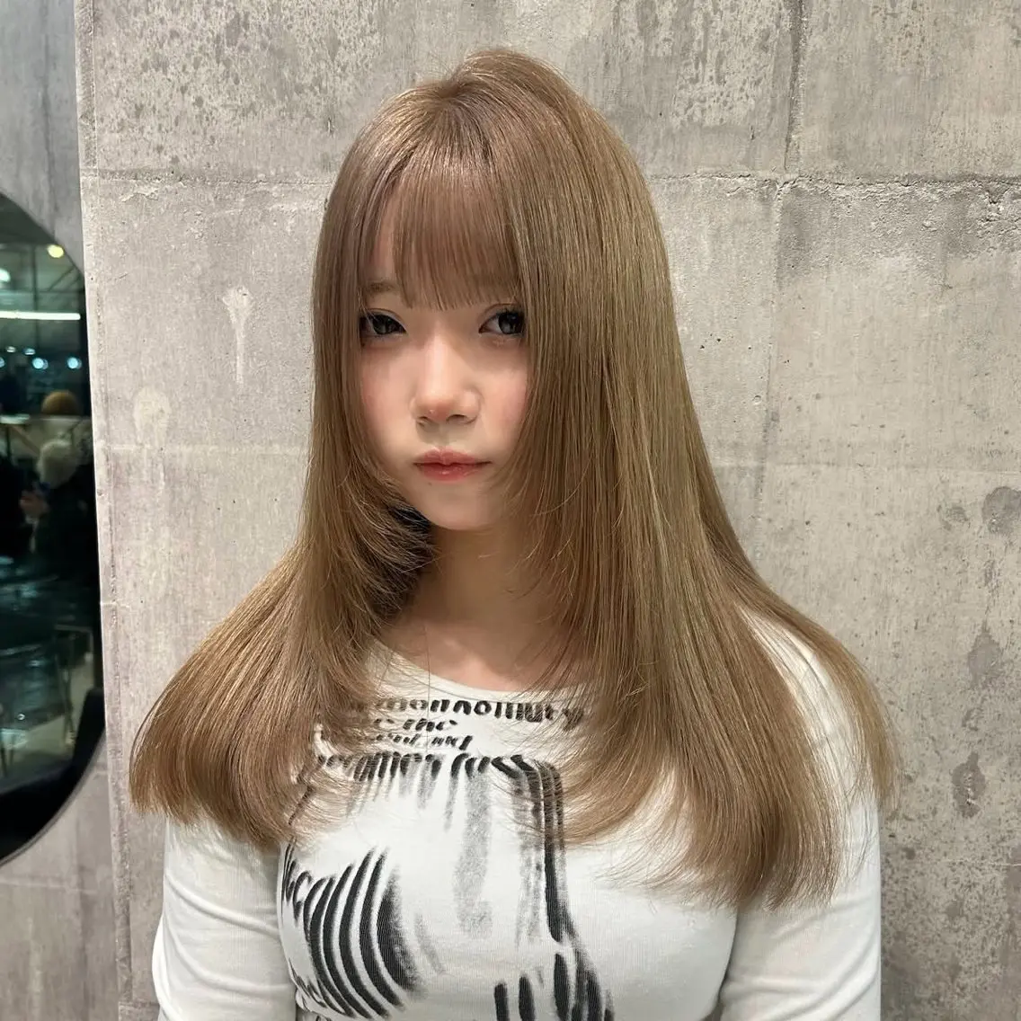 ロング カラー ヘアアレンジ ベージュカラー グレージュ ミルクティーベージュ ミルクティーグレージュ 顔周りカット ヘアカラー トリートメント 🌟🍒ハイトーン 韓国ヘア/ユウミのヘアスタイル
